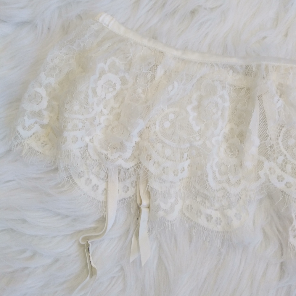 VS NWT White Lace Garter Belt